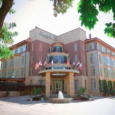 Grand M Hotel Navoï Extérieur photo