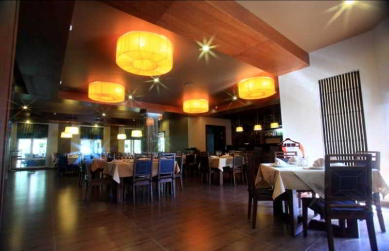 Grand M Hotel Navoï Extérieur photo