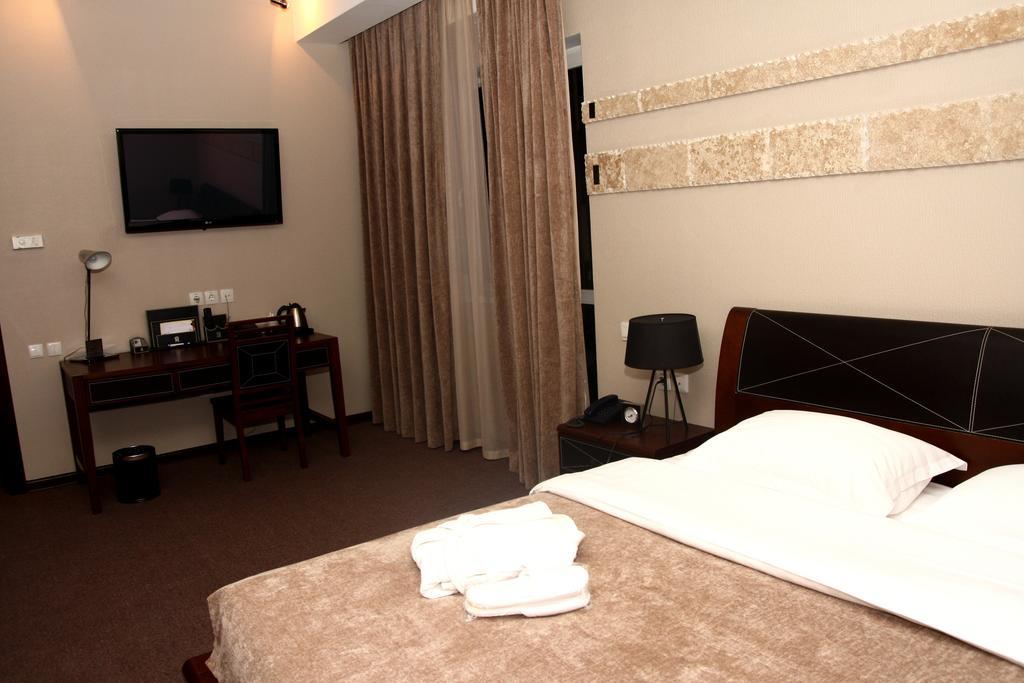 Grand M Hotel Navoï Chambre photo