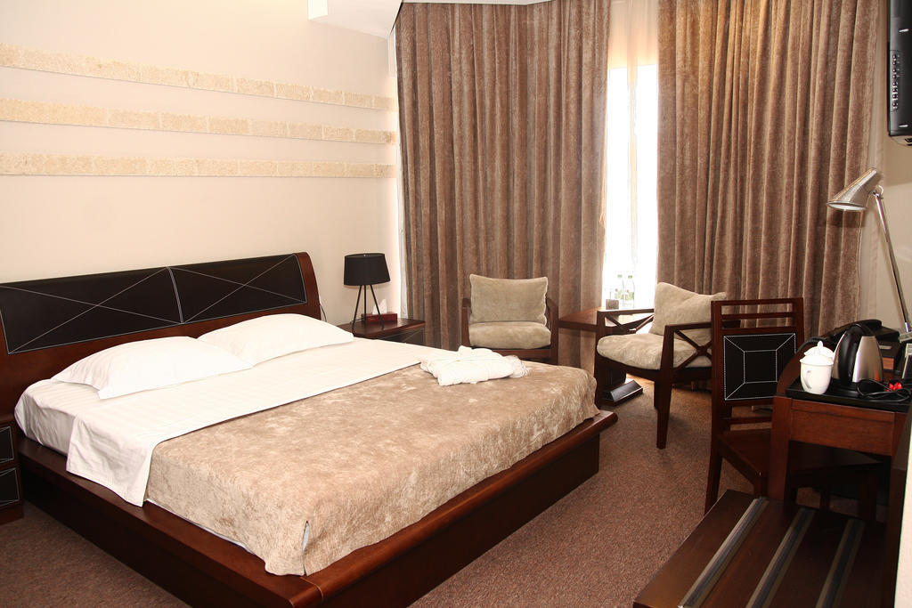 Grand M Hotel Navoï Chambre photo