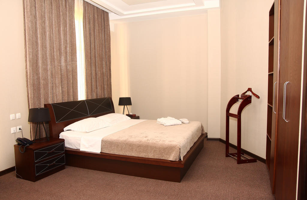 Grand M Hotel Navoï Chambre photo