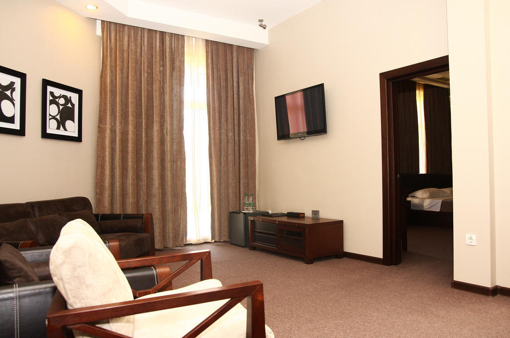 Grand M Hotel Navoï Chambre photo