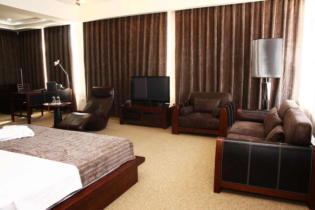 Grand M Hotel Navoï Chambre photo