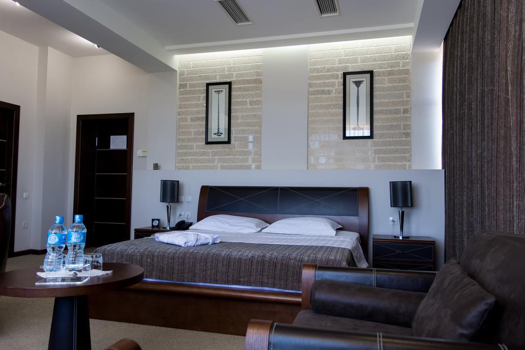 Grand M Hotel Navoï Extérieur photo