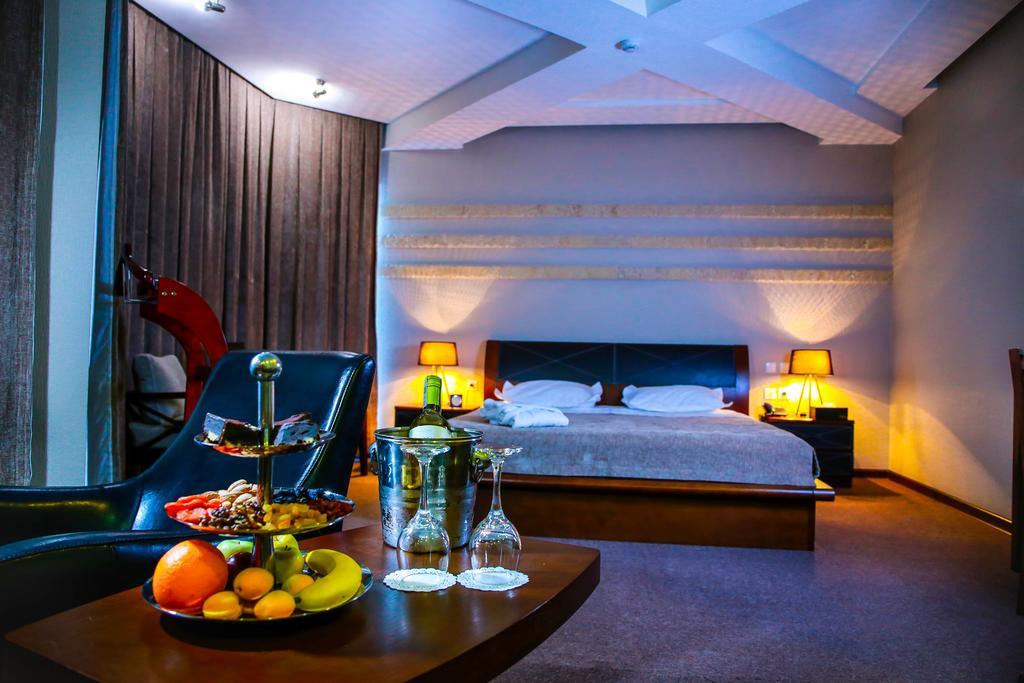 Grand M Hotel Navoï Extérieur photo